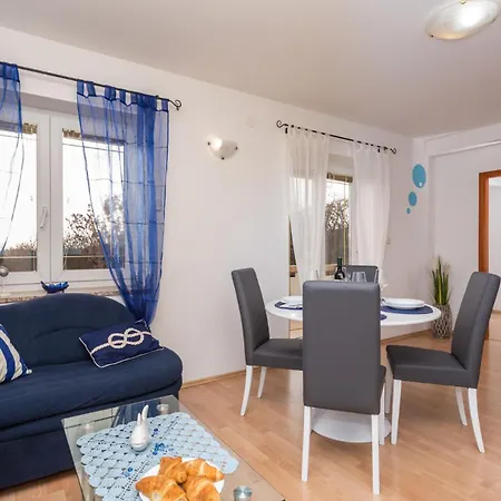 Izi 3 U Kornicu Na Otoku Krku-plavi Apartmán