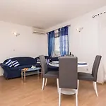 Izi Blue U Kornicu Na Otoku Krku
