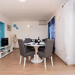 Apartment Izi Blue U Kornicu Na Otoku Krku