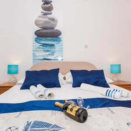 Izi 3 U Kornicu Na Otoku Krku-plavi * Kornić