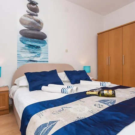 Izi 3 U Kornicu Na Otoku Krku-plavi 아파트