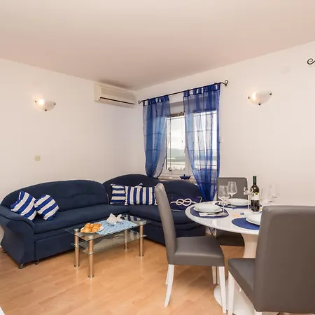 아파트 Izi 3 U Kornicu Na Otoku Krku-plavi *