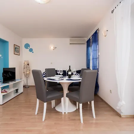 아파트 Izi 3 U Kornicu Na Otoku Krku-plavi